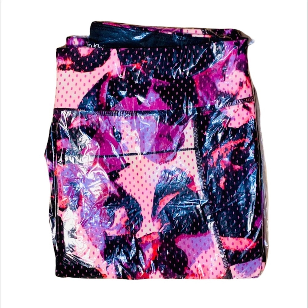 New Calvin Klein: Large Black Rose Design Workout Leggings - Picture 5 of 5